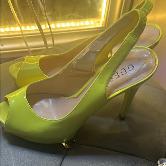 Guess size 8 yellow sling back platform pumps - Picture 4 of 6